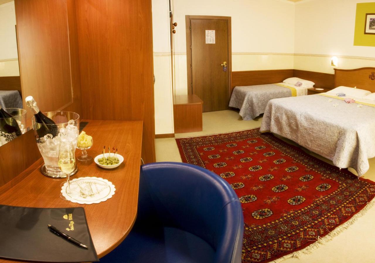 Hotel Solarium San Benedetto del Tronto Room photo