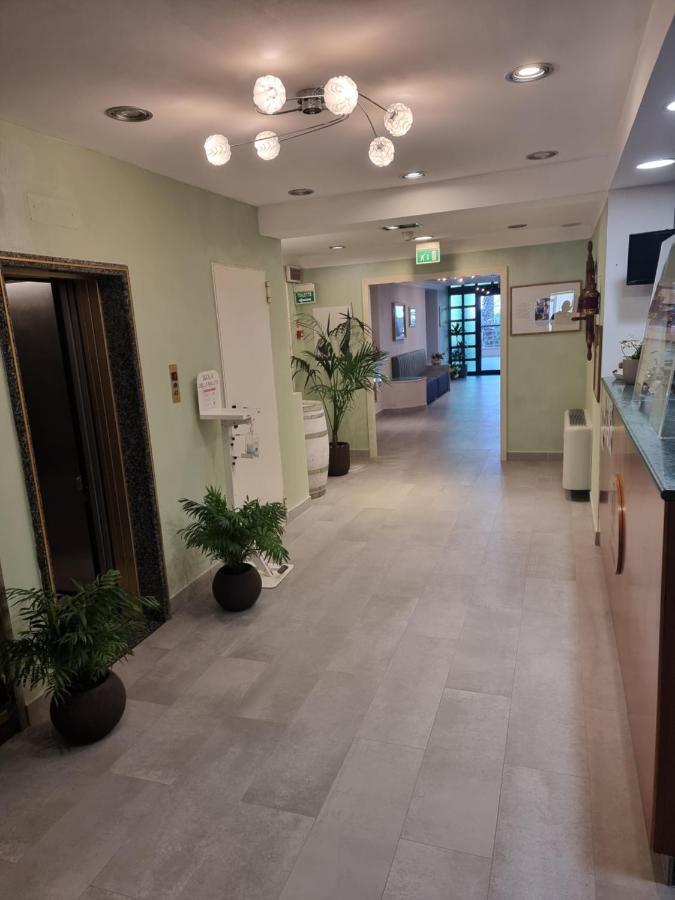 Hotel Solarium San Benedetto del Tronto Exterior photo